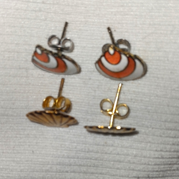 ×2 Pairs Of Goldtone Stuff Earrings - Picture 2 of 3